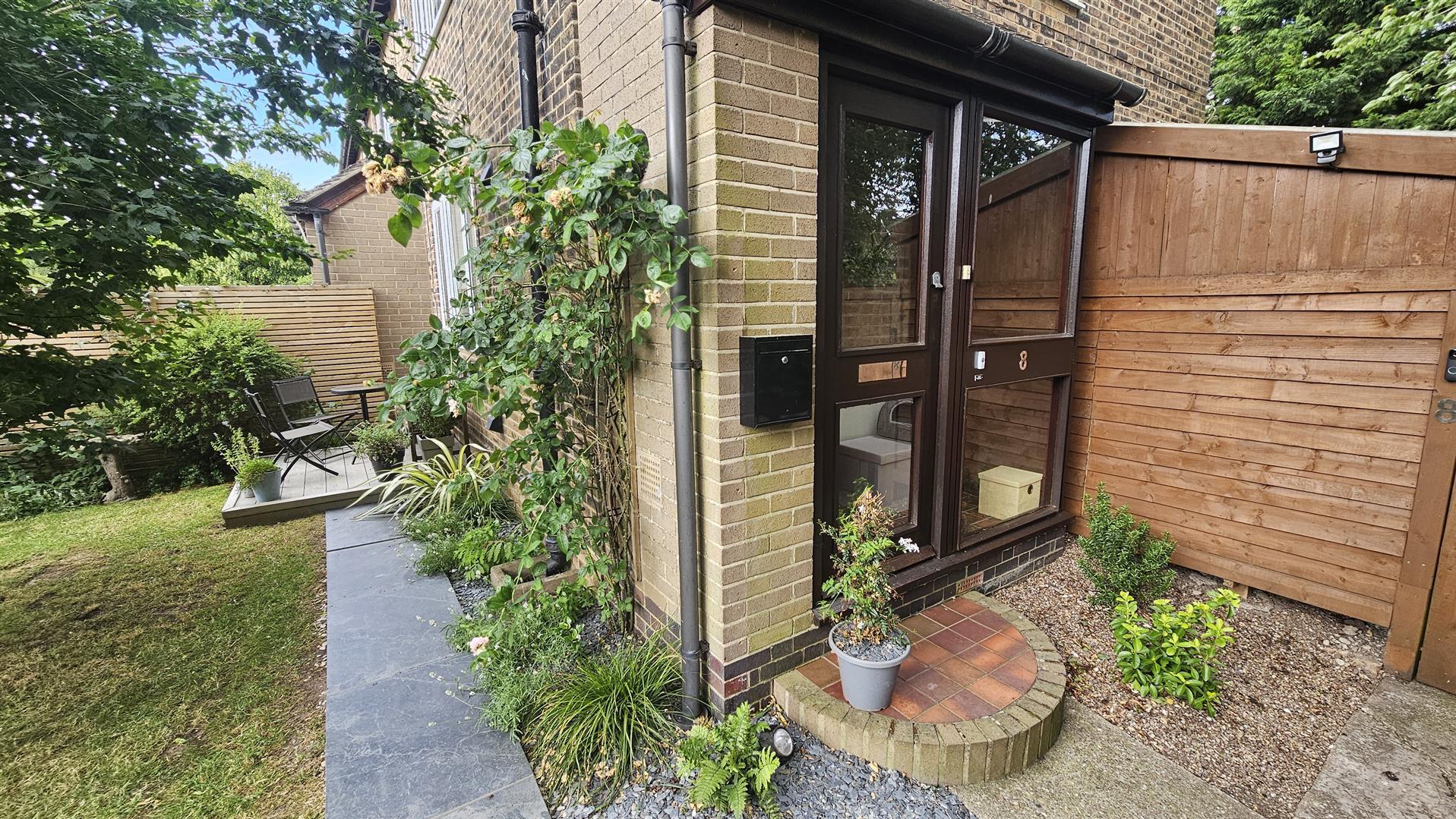 Trenchard Close, Newton
